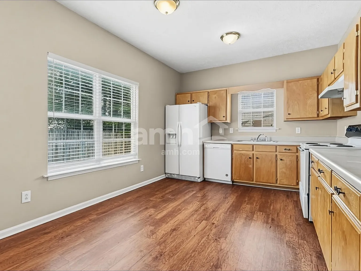 3 bed, 2.0 bath, 1649 sqft, $2,025 — Photo 3