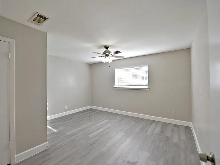 11214 Blackmoor Dr — Photo 10