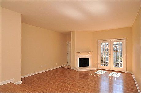 4th image of 5088 Glenmont Dr #B4