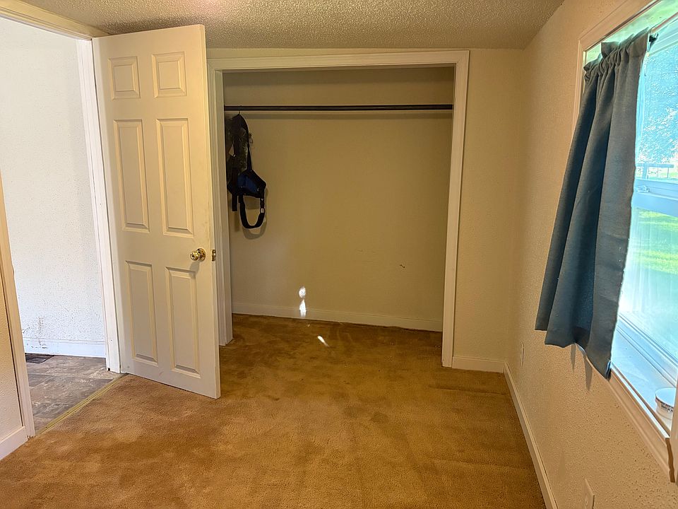 4th image of 800 Elm St