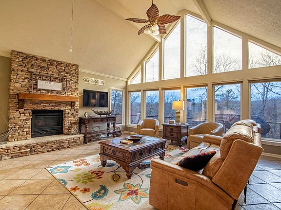 4th image of 145 Stoneybrook Way