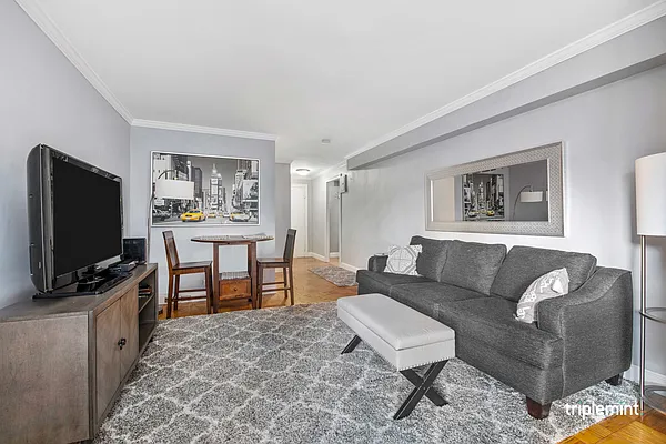 Sold by Triplemint | media 2