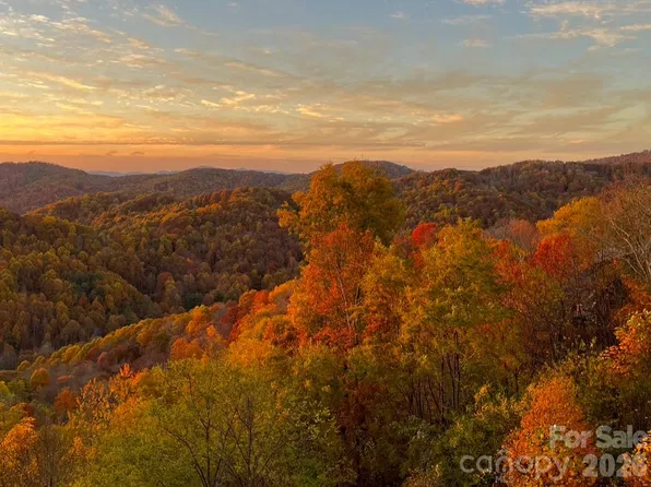109 Valley Heights Dr, Mars Hill, NC 28754