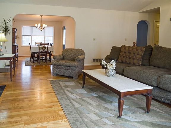 4th image of 307 Rose Creek Way