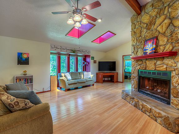 3rd image of 277 Lazy Hollow Ln