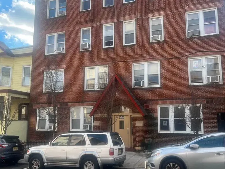 135-137 40th St #A4 — Photo 9
