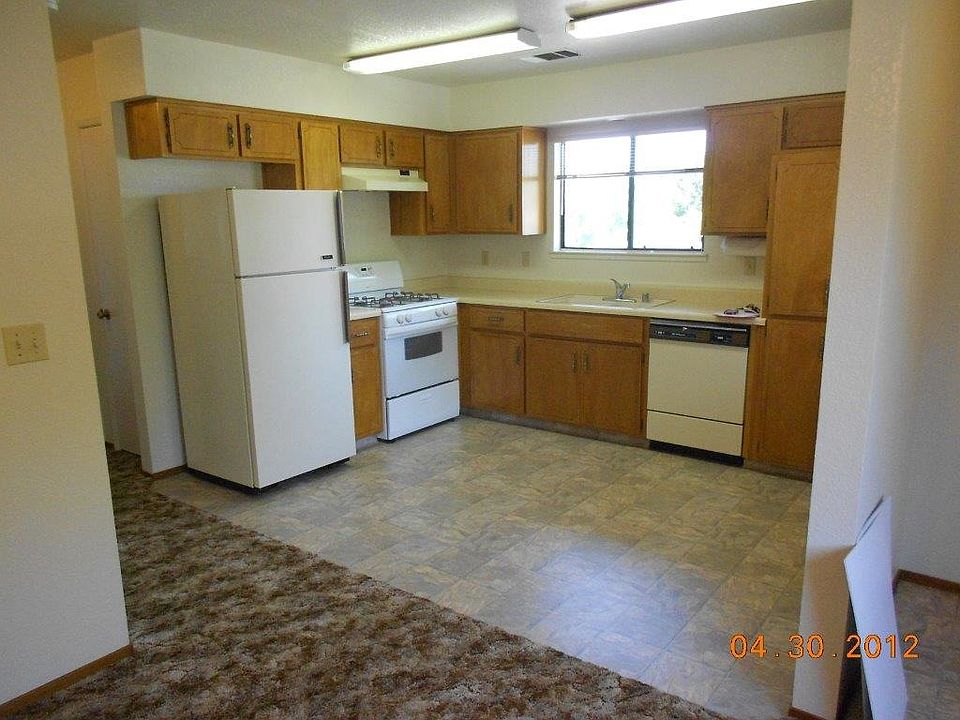 2nd image of 1576 Grove Ave