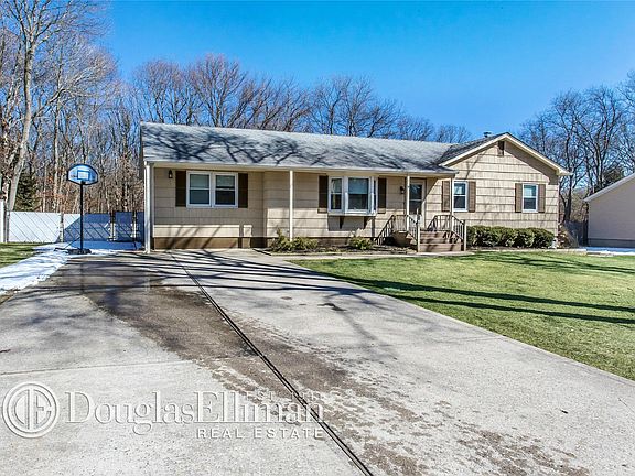 2nd image of 9 Danbury Ave