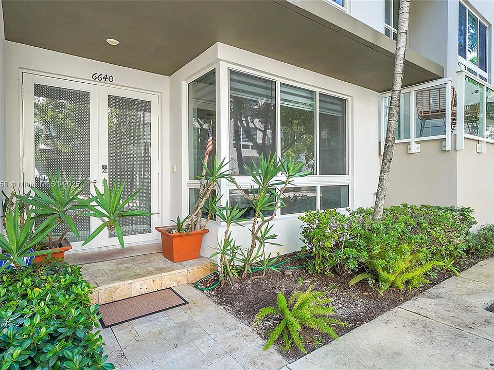 1st image of 6640 NW 105th Pl