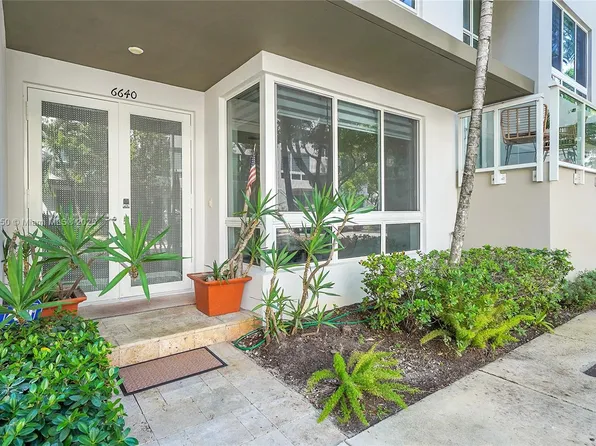 6640 NW 105th Pl, Doral, FL 33178