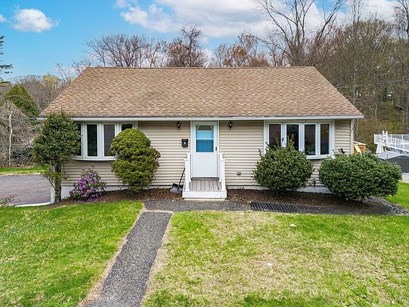 2nd image of 7 Leslie Ln