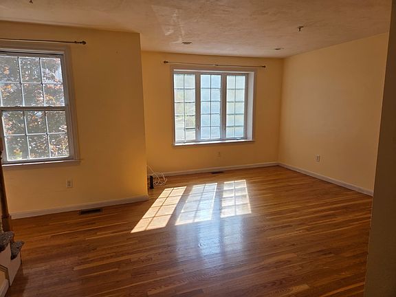 2nd image of 100 Nutting Rd Unit E2