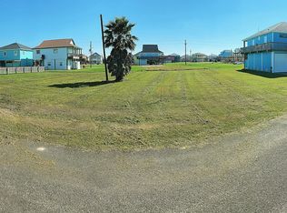 946 Palm Ridge Dr, Crystal Beach, TX 77650