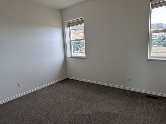 3rd image of 324 E Yellow Feather Dr