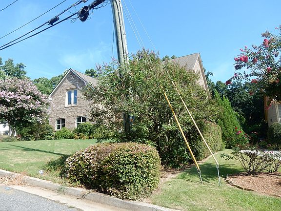 3rd image of 1935 Main St SE