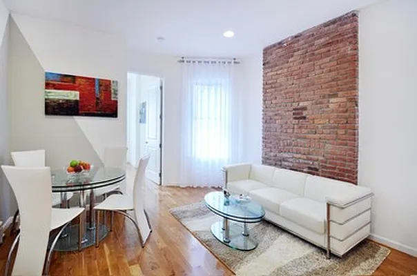 Sold by aptsandlofts.com | media 25
