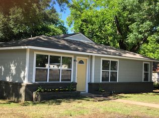 918 W Live Oak St, Jacksboro, TX 76458