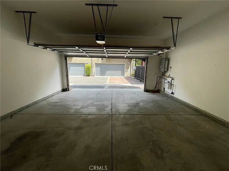 501 W Maple Ave — Photo 59