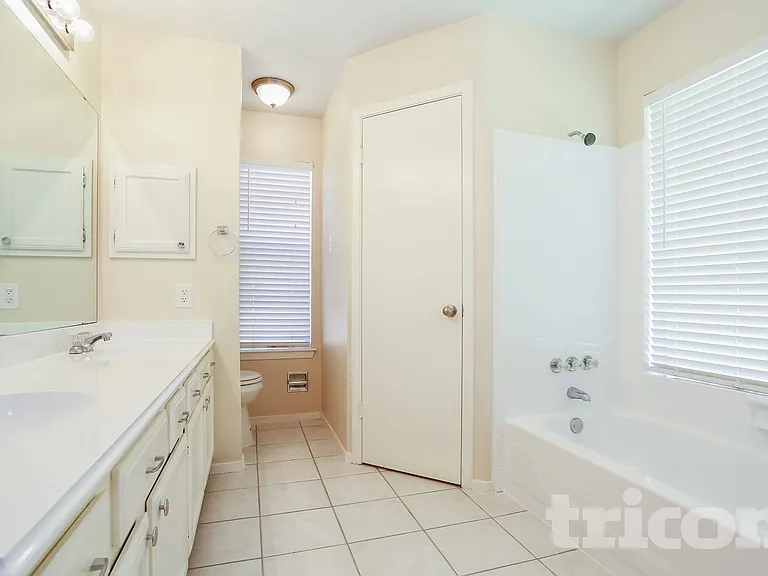 3206 Sedgeborough Dr — Photo 11