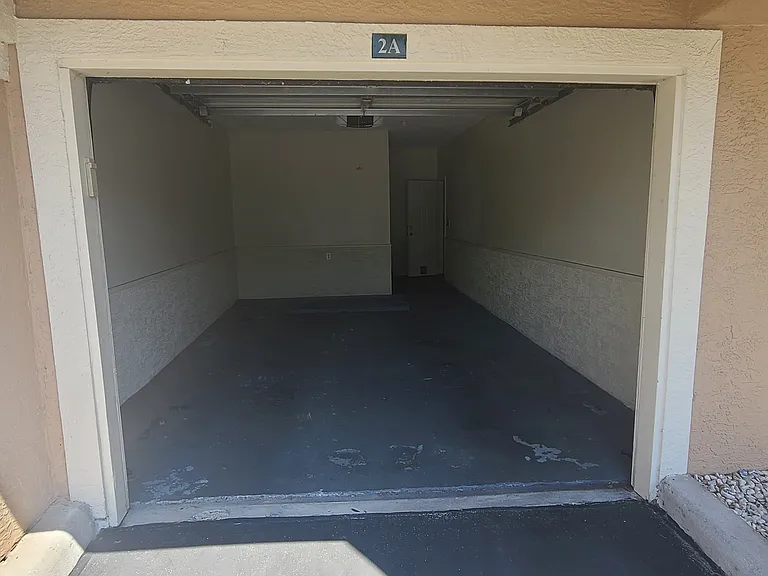 2201 Bay Club Cir — Photo 3