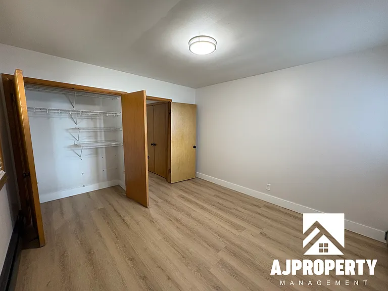 615 W 15th St #5 — Photo 5