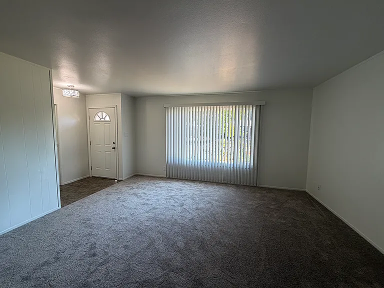 5005 Maiden Ln — Photo 3