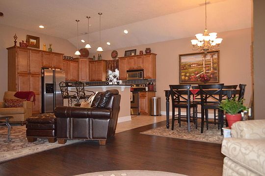 3rd image of 1024 Gothic Manor Ln