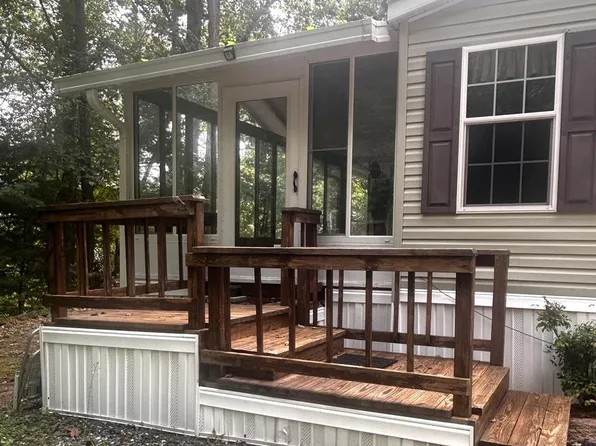 456 Woodland Hills Dr, Whittier, NC 28789