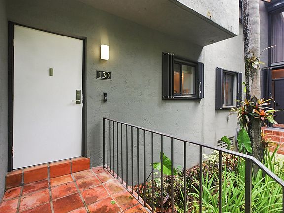 4th image of 980 NW N River Drive #30