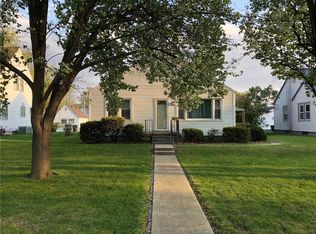 107 E Delaware Ave, Casey, IL 62420