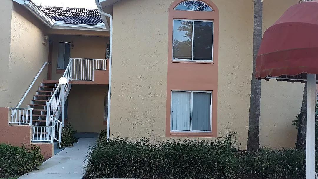 2 bed, 2.0 bath, 1044 sqft, $1,950 — Photo 2