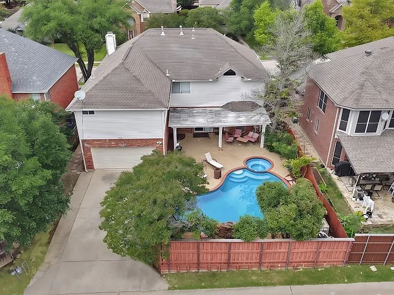 2116 Houlton Ln — Photo 32