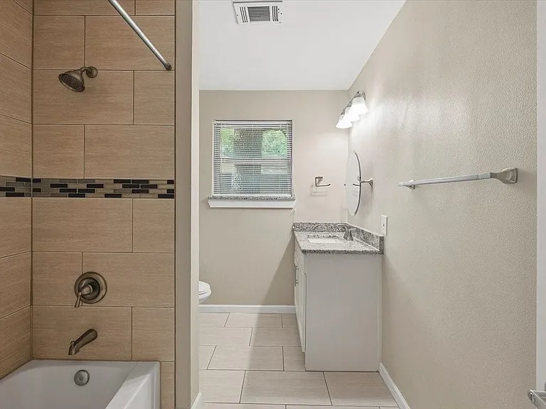 401 N Bailey Ave — Photo 23