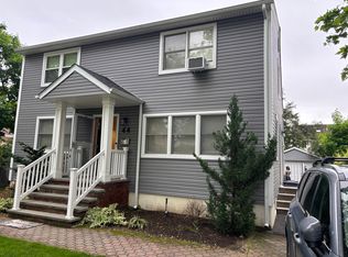 44 Ruxton St, New Hyde Park, NY 11040