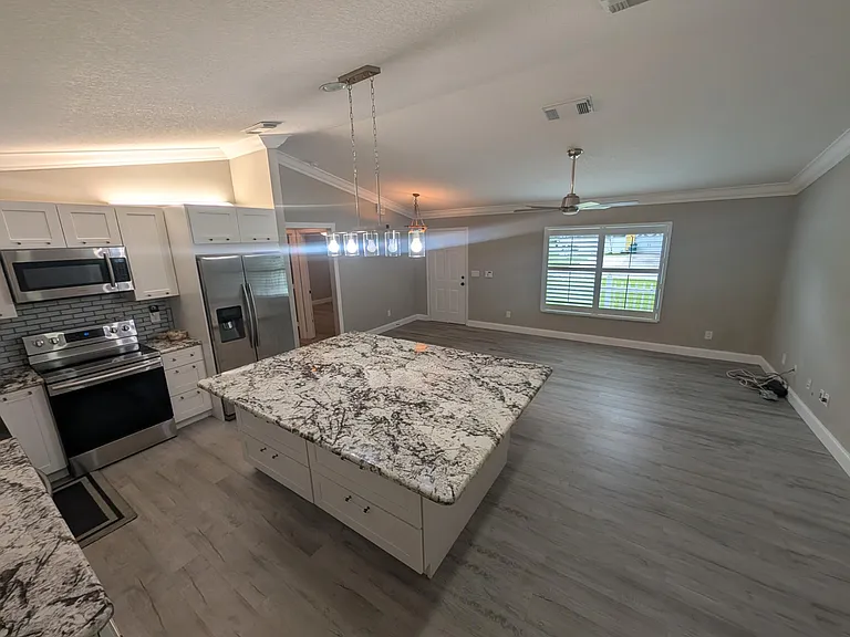 625 Coconut Ave N — Photo 8