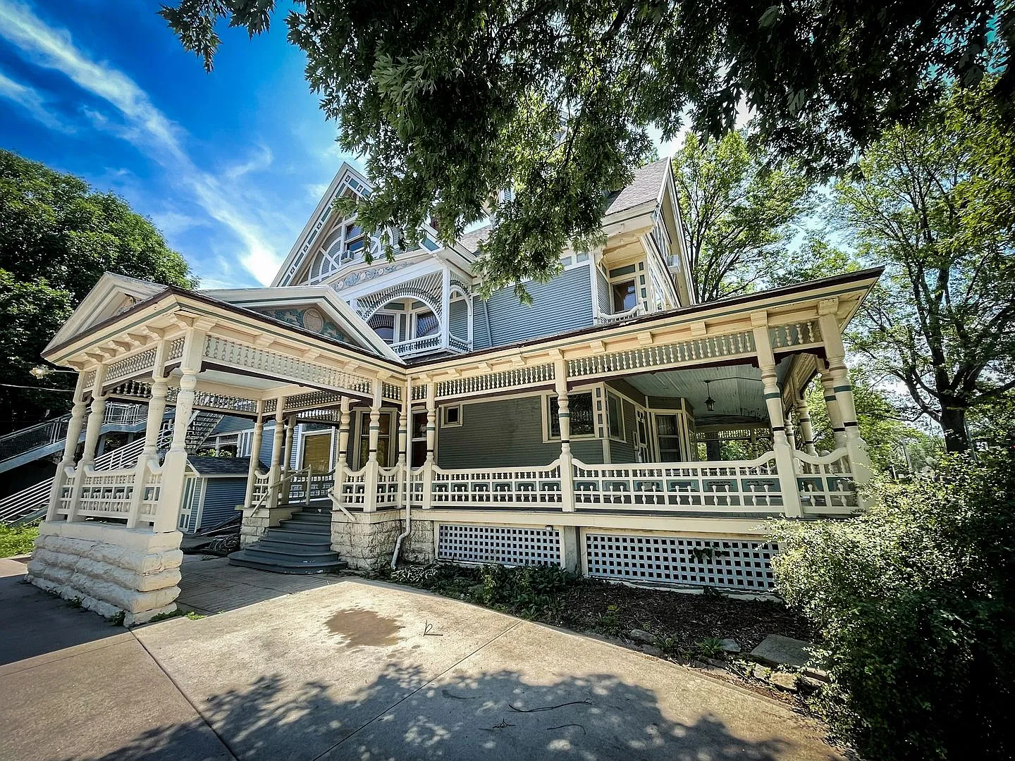 Experience Timeless Elegance at the Hurlbut-Yates House in Lincoln, Nebraska! - 8 Bedrooms, 7 Bat... — Photo 2