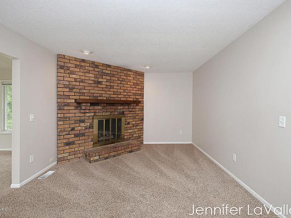 4th image of 5185 Pine Island Dr NE