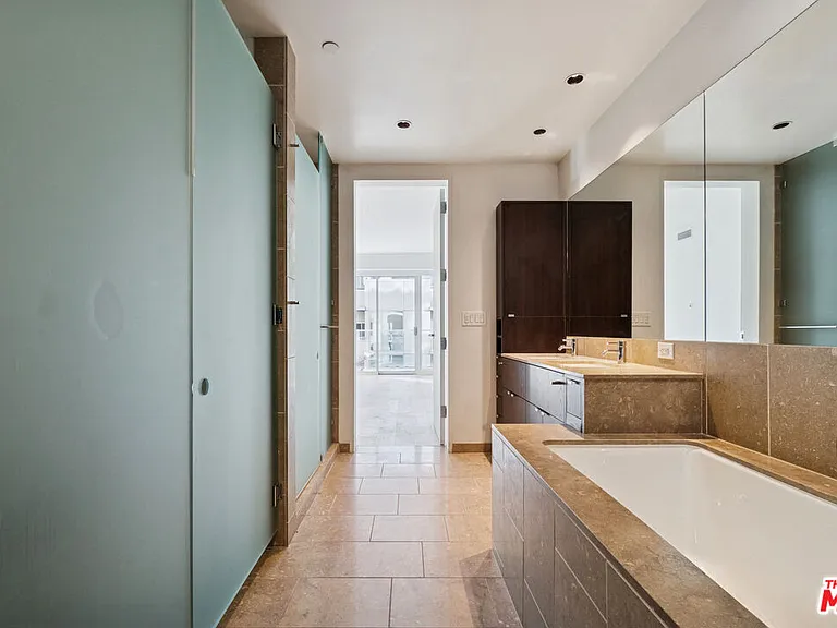 6250 Hollywood Blvd #8K — Photo 9