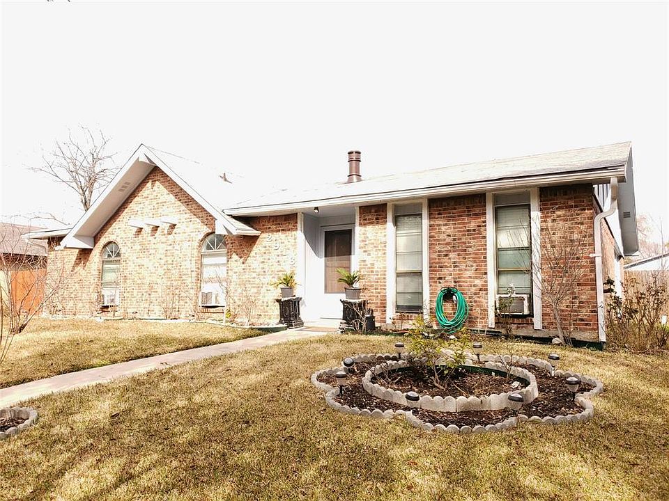 1st image of 2916 Rolling Hills Dr
