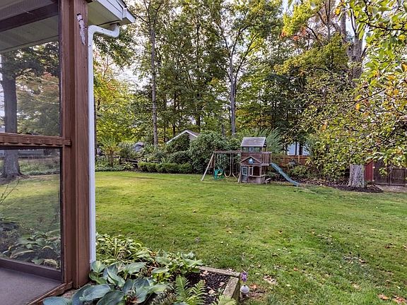 2nd image of 3226 Suburban Ln
