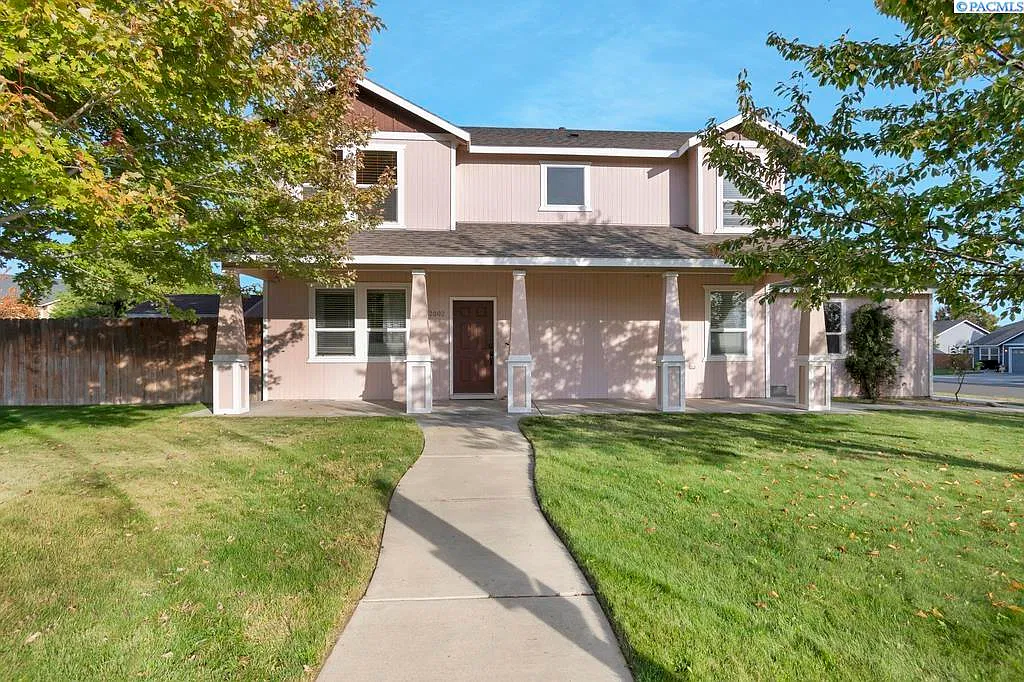 3 bed, 2.5 bath, 2050 sqft, $2,600 — Photo 1