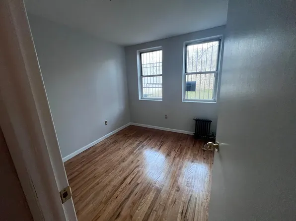 25 Vanderbilt Avenue image 10 of 10