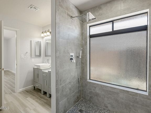 3rd image of 3853 E Dover St