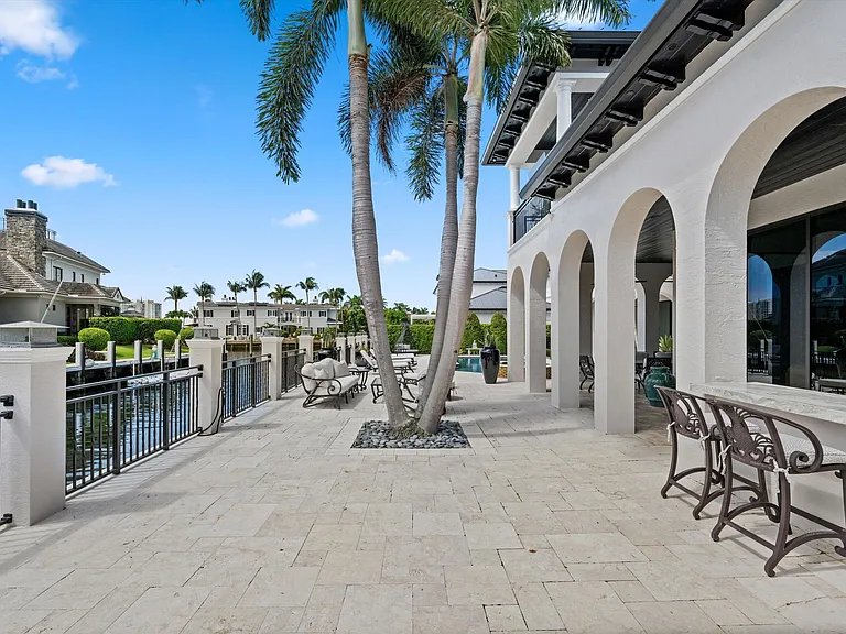 7474 NE Bay Cove Ct — Photo 13