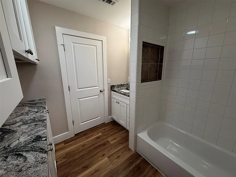 11101 Elm St — Photo 11