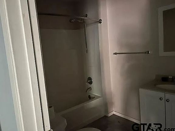 2nd image of 437 Jefferson St