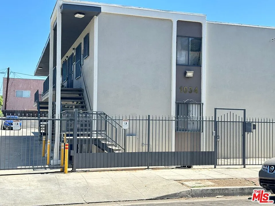 Building Photo - 1034 S Ardmore Ave #7