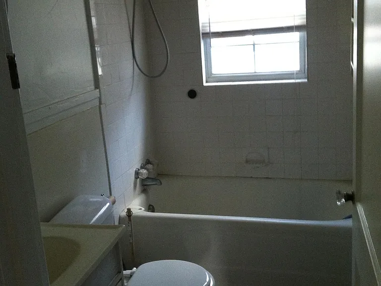 1403 Maple Ave — Photo 4