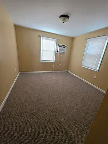 2 bed, 1.0 bath, 1550 sqft, $1,300 — Photo 4