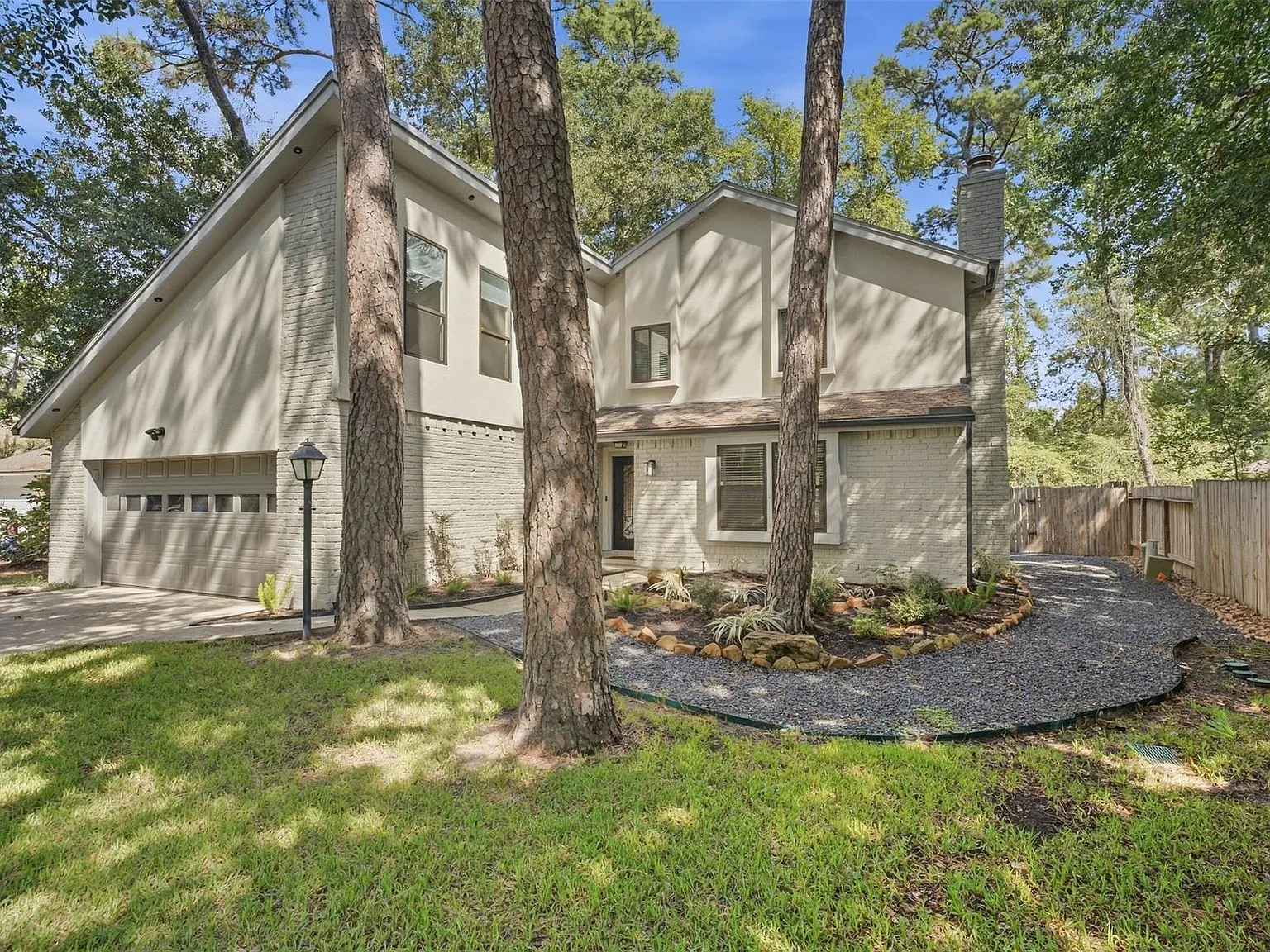4 bed, 2.5 bath, 2551 sqft, $3,200 — Photo 2